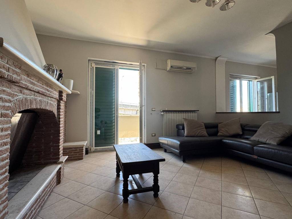 Appartamento a Casapulla in Via Salvo D'Acquisto - Foto 3