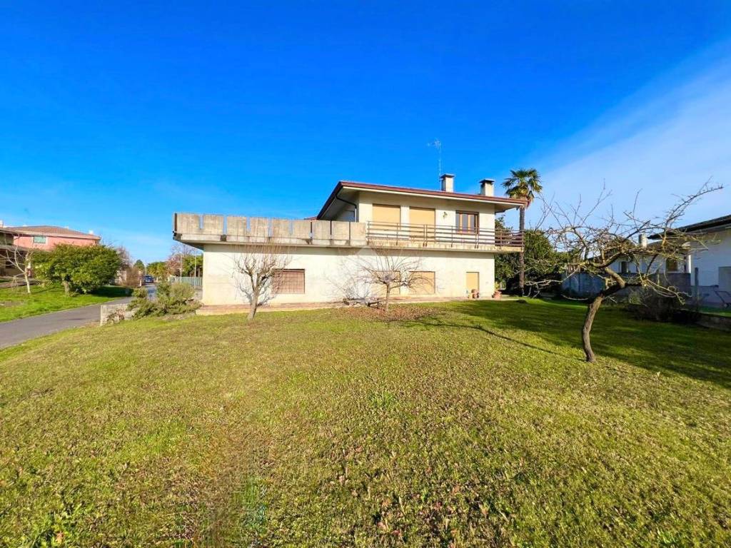 Villa a Rivignano teor in Via Silvio Pellico, 15 - Foto 4