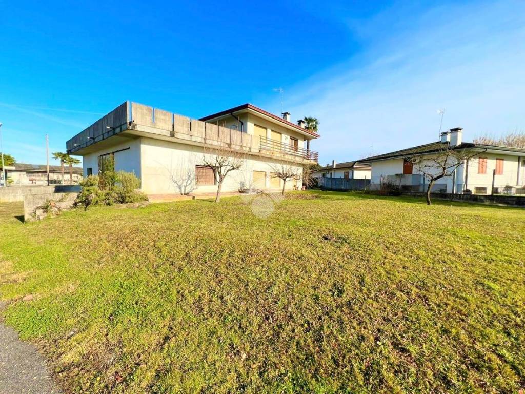 Villa a Rivignano teor in Via Silvio Pellico, 15 - Foto 5