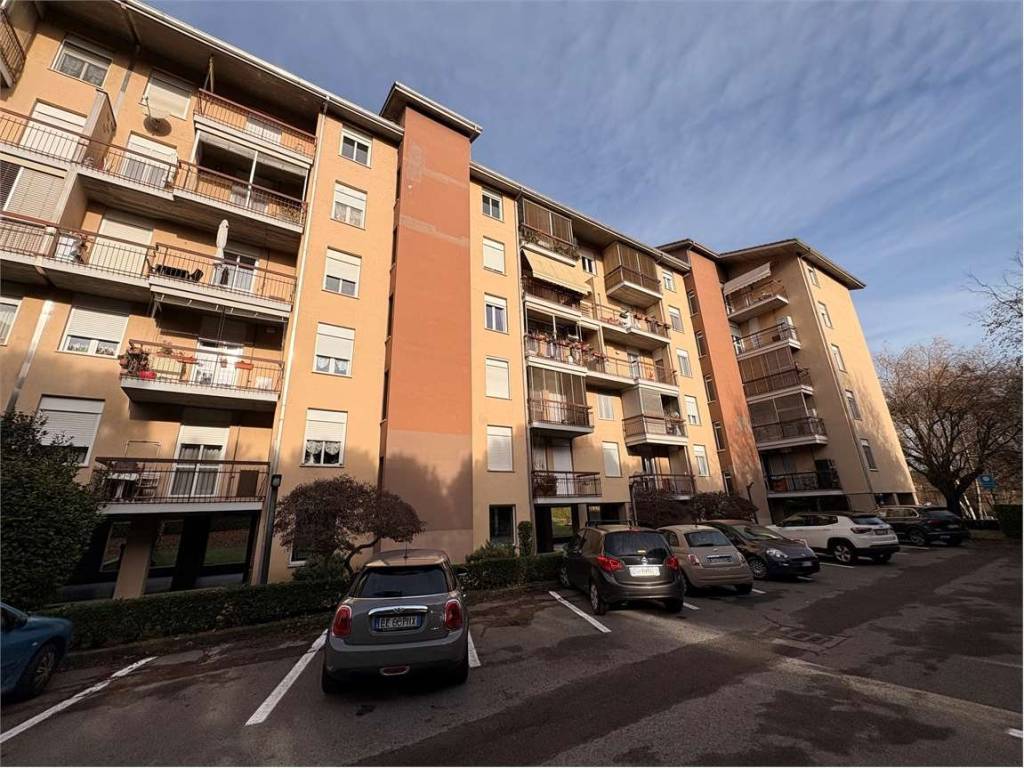 Appartamento a Pinerolo in Piazza Avis, 9 - Foto 2