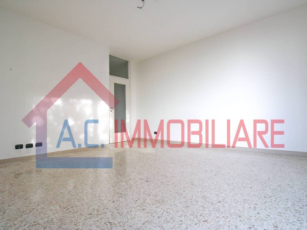 Appartamento a Vergiate in Via Peschiera, 21 - Foto 3