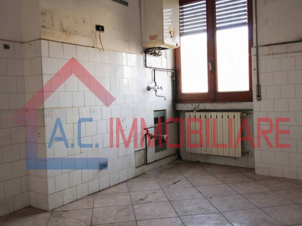 Appartamento a Vergiate in Via Monte Rosa, 7 - Foto 4