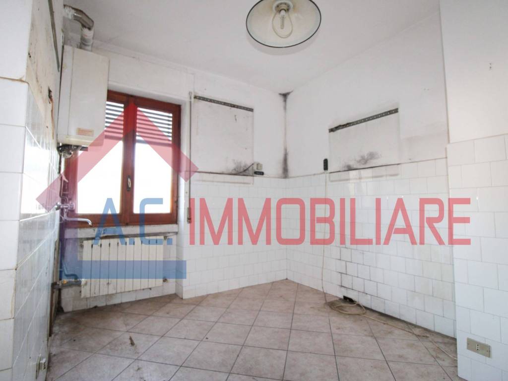 Appartamento a Vergiate in Via Monte Rosa, 7 - Foto 5