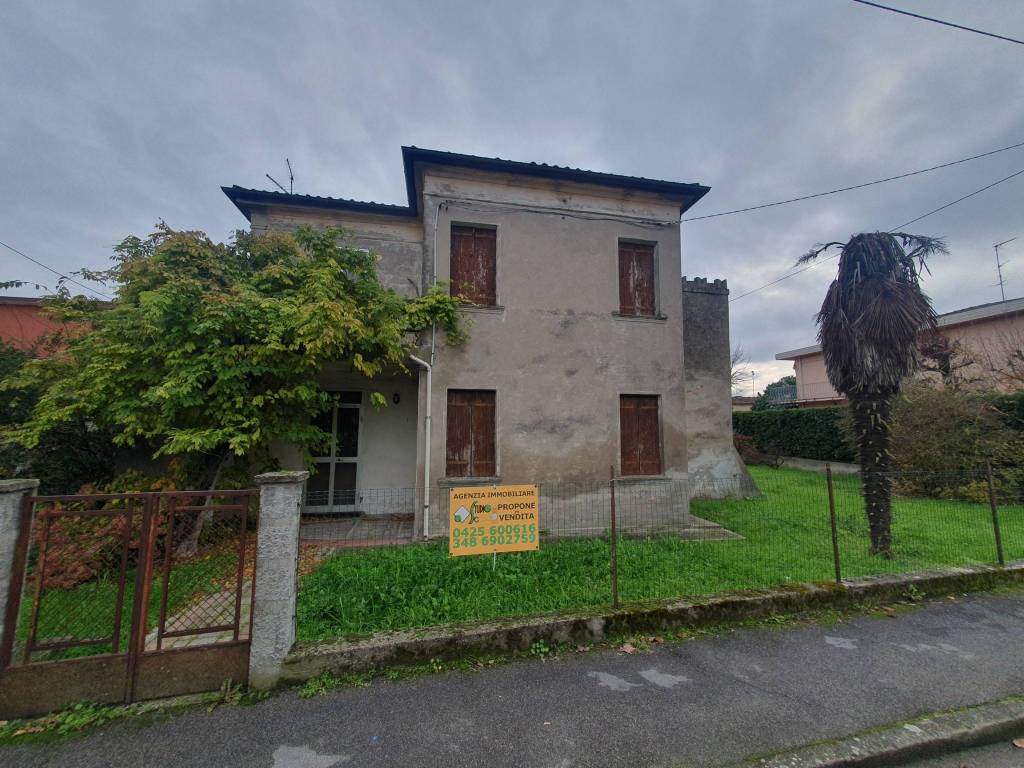 Villa a Lusia in Via Giacomo Matteotti, 392 - Foto 2