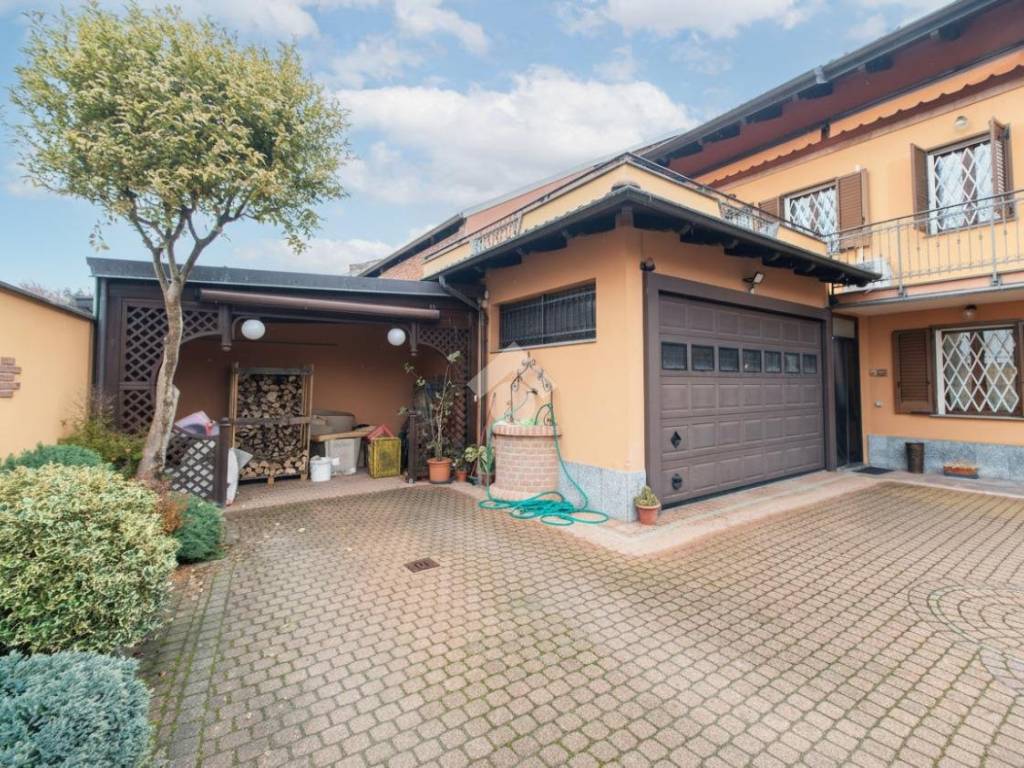 Casa indipendente a Leinì in Str. Roveglia Ruffini, 21 - Foto 2