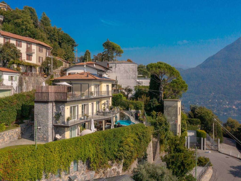 Villa a Cernobbio in Via Monte Santo - Foto 2