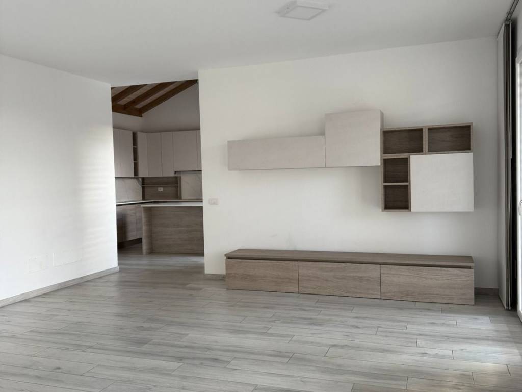 Appartamento a Viggiù in Viale Varese, 19 - Foto 2