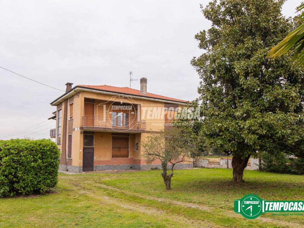 Villa a Oleggio in Via Gallarate 79 - Foto 3