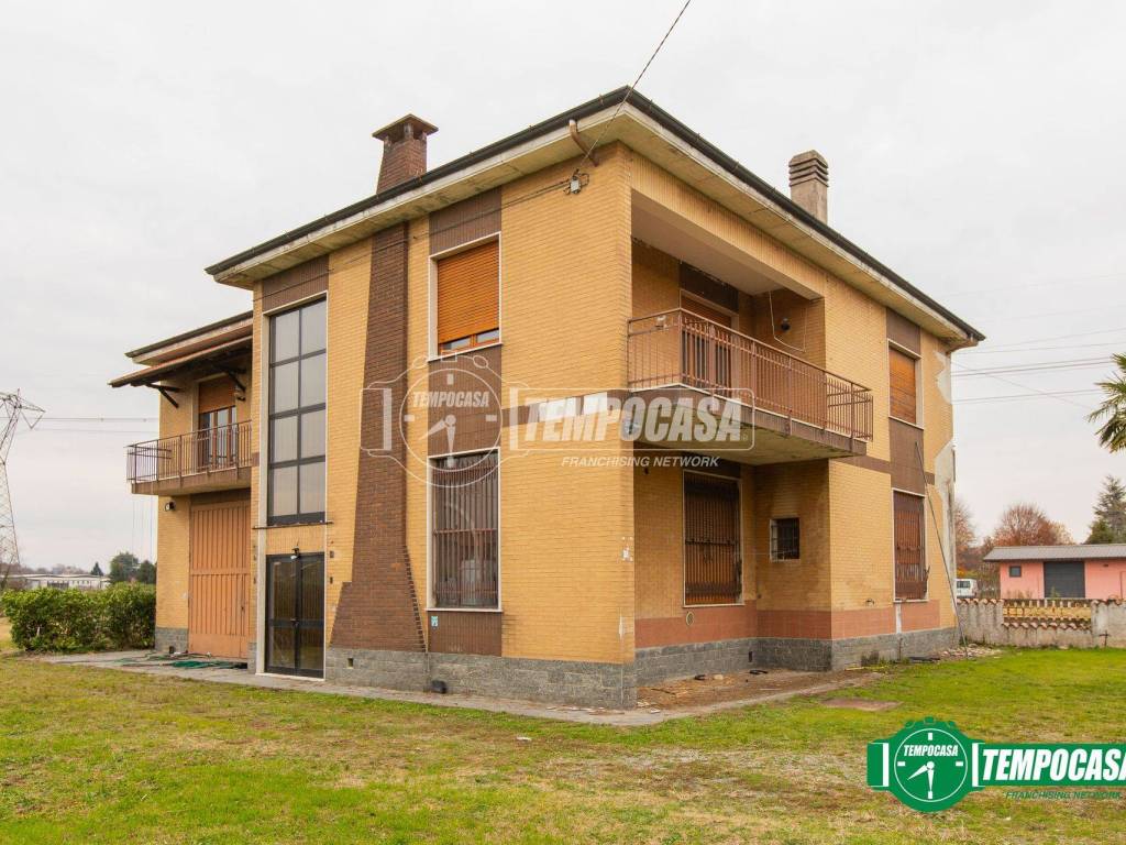 Villa a Oleggio in Via Gallarate 79 - Foto 4
