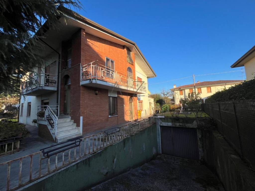 Villa a Castelfranco veneto in Via Cordevole - Foto 2