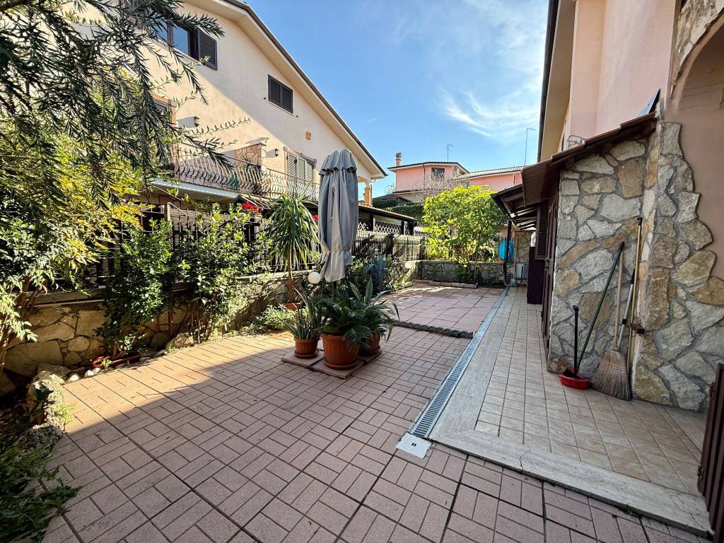 Villa a Guidonia montecelio in Via Pietro Vannucci - Foto 2