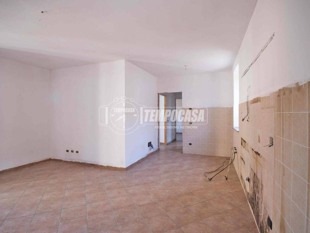 Appartamento a Borgolavezzaro in Via Cavour - Foto 2