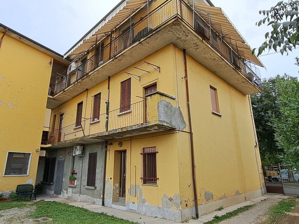Appartamento a Cislago in Via Camillo Benso di Cavour, 98 - Foto 2