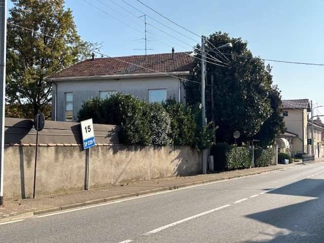 Villa a Momo in VIA BONIPERTI, 29 - Foto 2