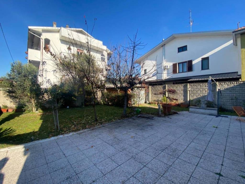 Villa a Origgio in Via Alessandro Manzoni, 51 - Foto 4