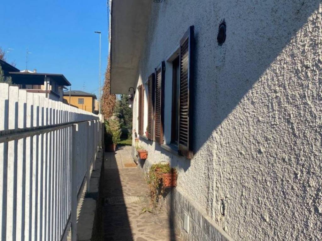 Villa a Origgio in Via Alessandro Manzoni, 51 - Foto 5