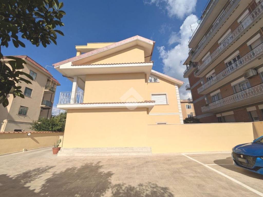 Appartamento a Ciampino in VIALE DI MARINO, 10 - Foto 3