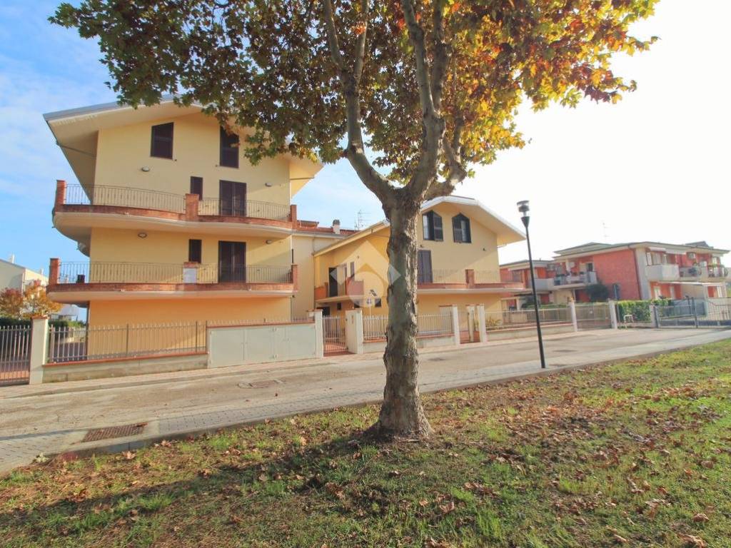 Appartamento a Giulianova in Viale Dei Pini, 3 - Foto 2