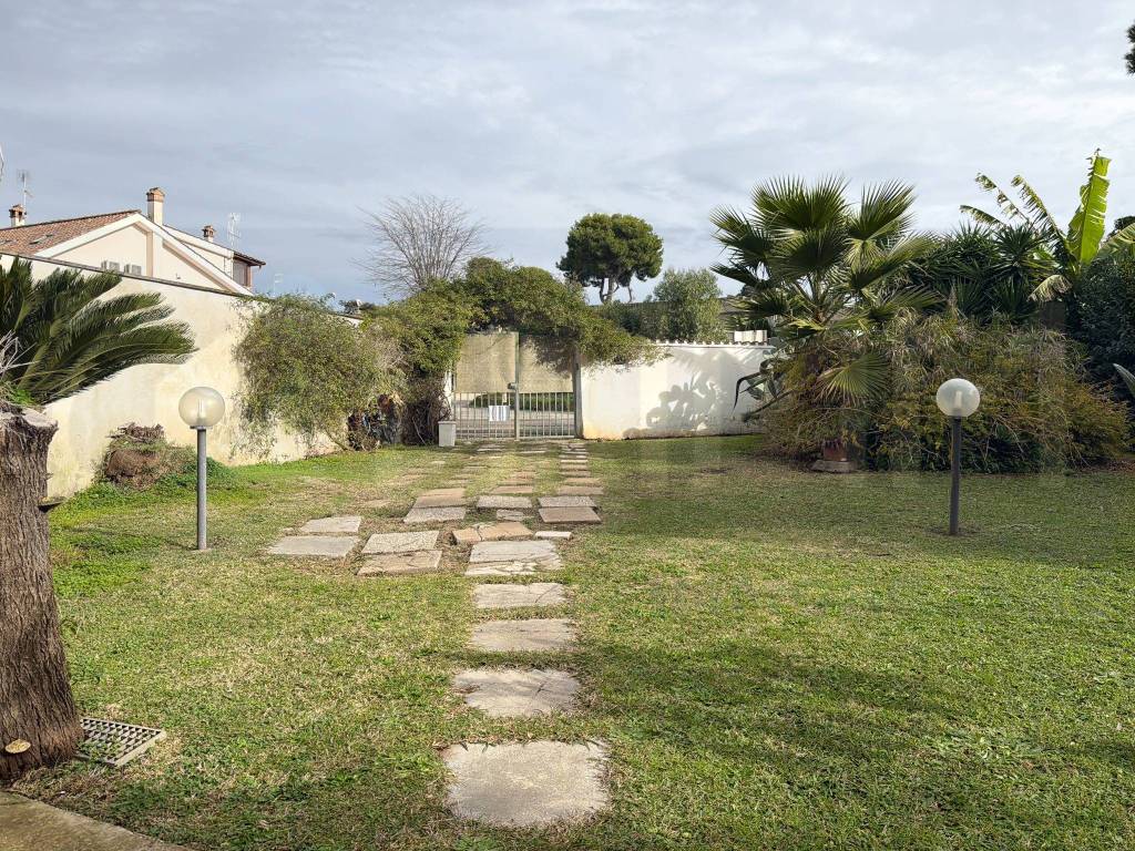 Villa a Ardea in Via Adige, 54 - Foto 2