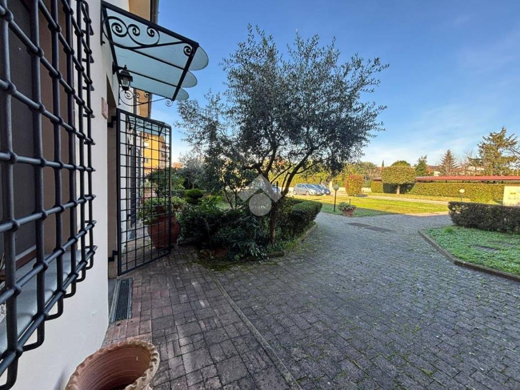 Casa indipendente a Prato in Via dell'Alloro, 37 - Foto 2