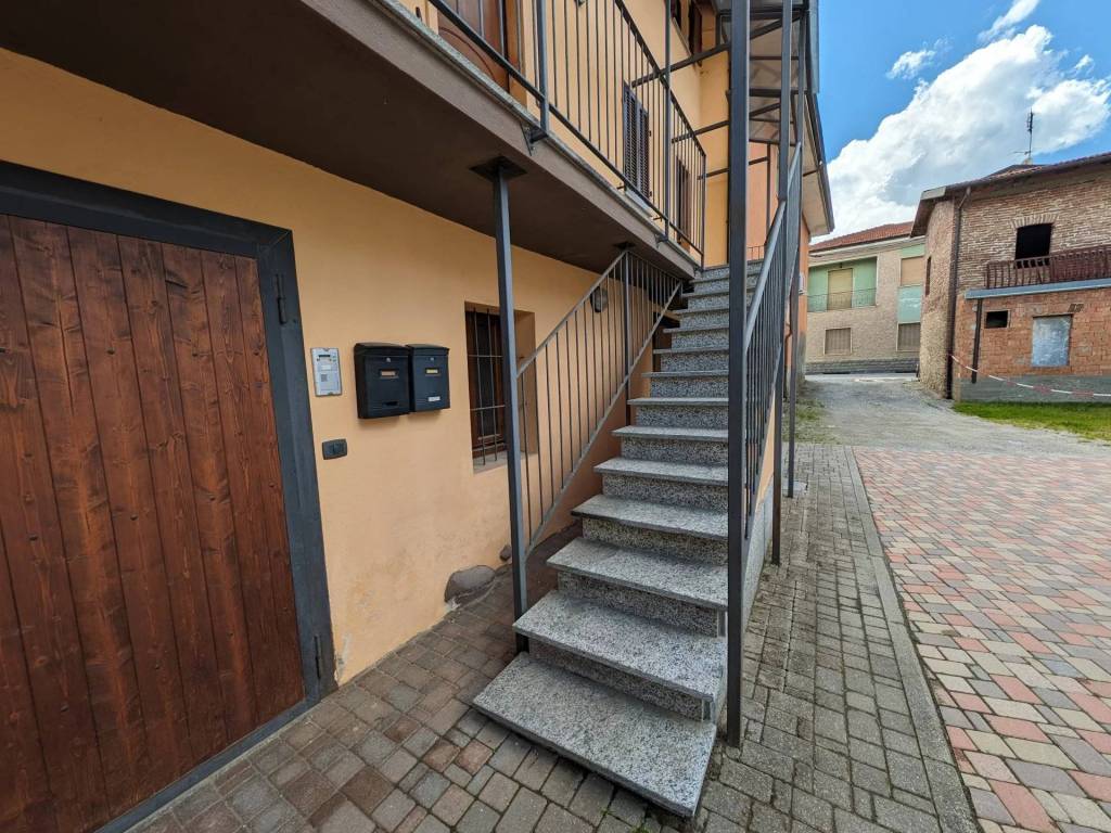 Appartamento a Roccasparvera in Via Stefano Viale, 7 - Foto 3