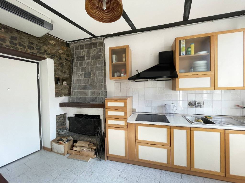 Appartamento a Valbrona in Via Roma, 58 - Foto 2