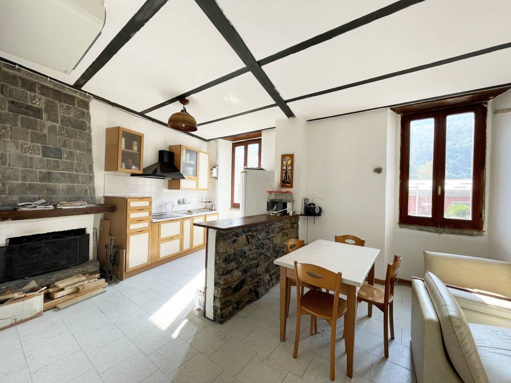 Appartamento a Valbrona in Via Roma, 58 - Foto 4