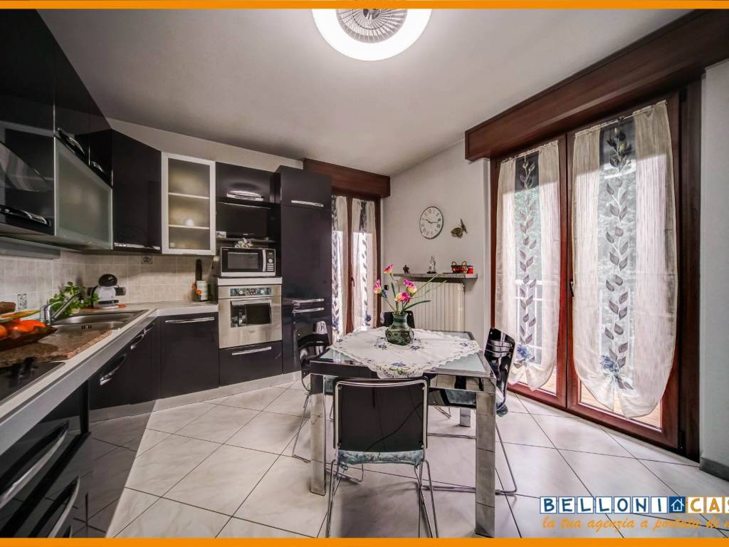 Villa a Cairate in Via dei Pellegrini - Foto 3