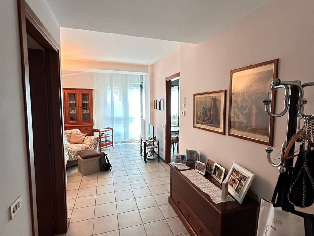Appartamento a Gavirate in Viale Ticino, 24 - Foto 2