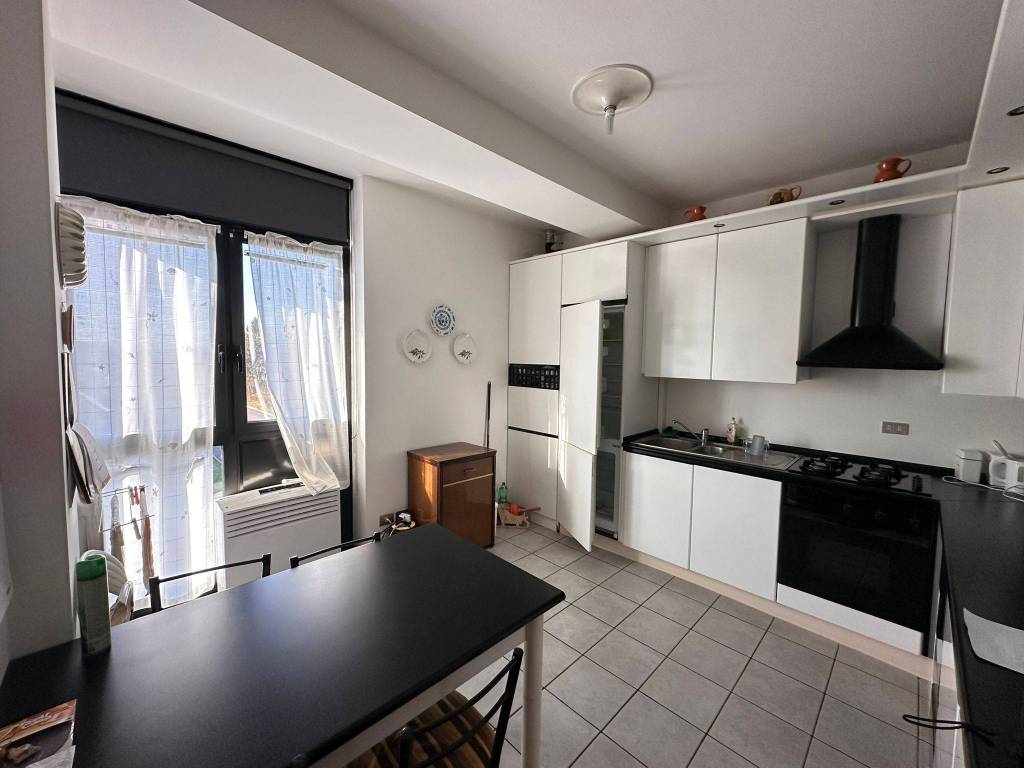 Appartamento a Gavirate in Viale Ticino, 24 - Foto 4