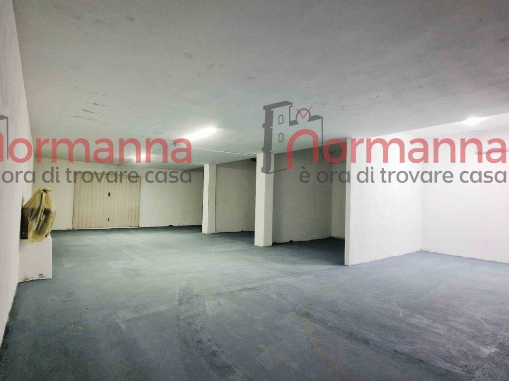 Box / garage a Aversa in Via dell'Archeologia, 24 - Foto 2