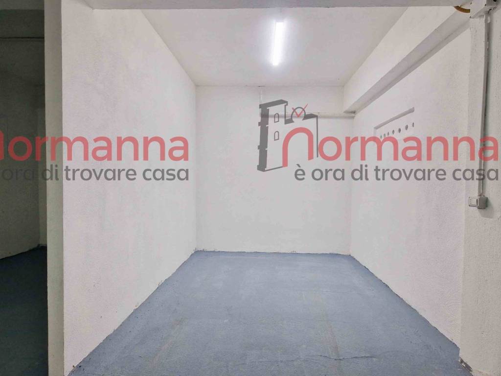 Box / garage a Aversa in Via dell'Archeologia, 24 - Foto 4