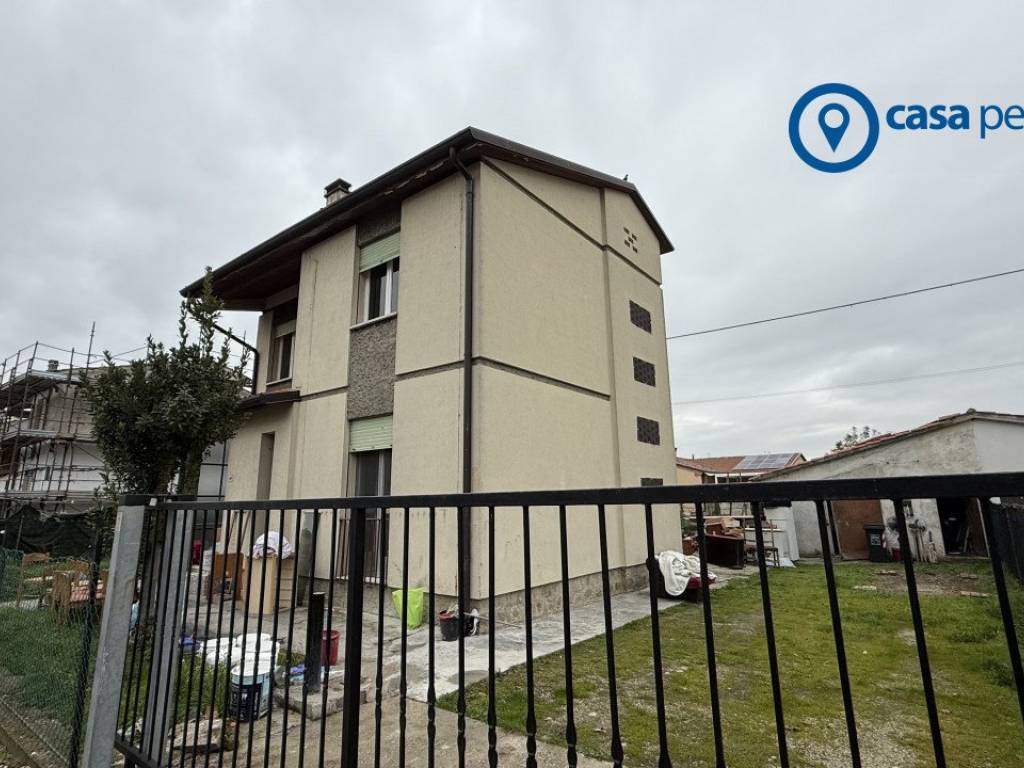 Casa indipendente a Pontecchio polesine in Via Di Vittorio, 49 - Foto 2