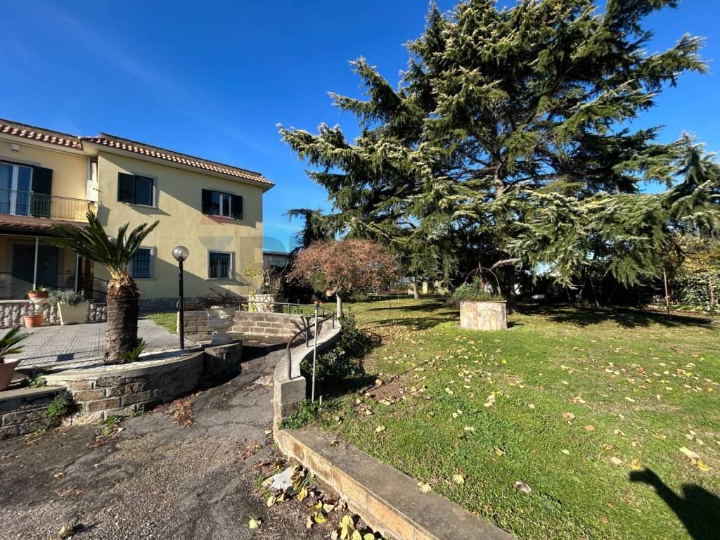 Villa a Aprilia in Via Gran Paradiso, 1 - Foto 3