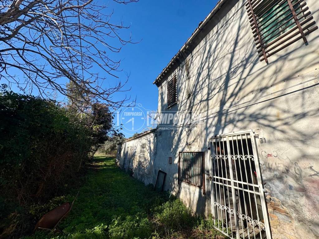 Rustico / casale a Pescara in Strada Vicinale Villa Cervone - Foto 4