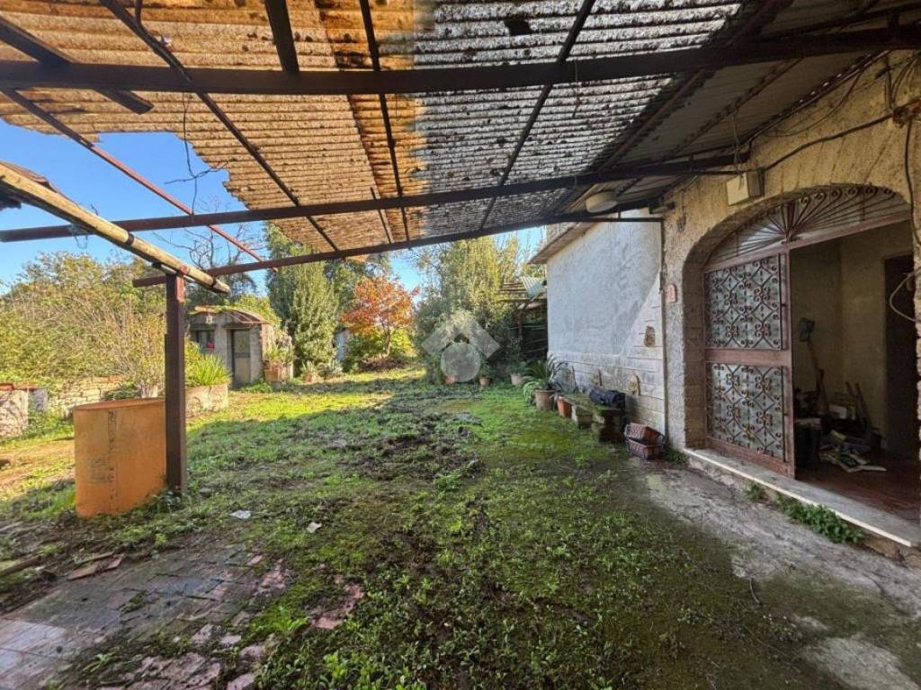 Casa indipendente a Castelnuovo di porto in VIA MONTE CUCCO, 27 - Foto 2