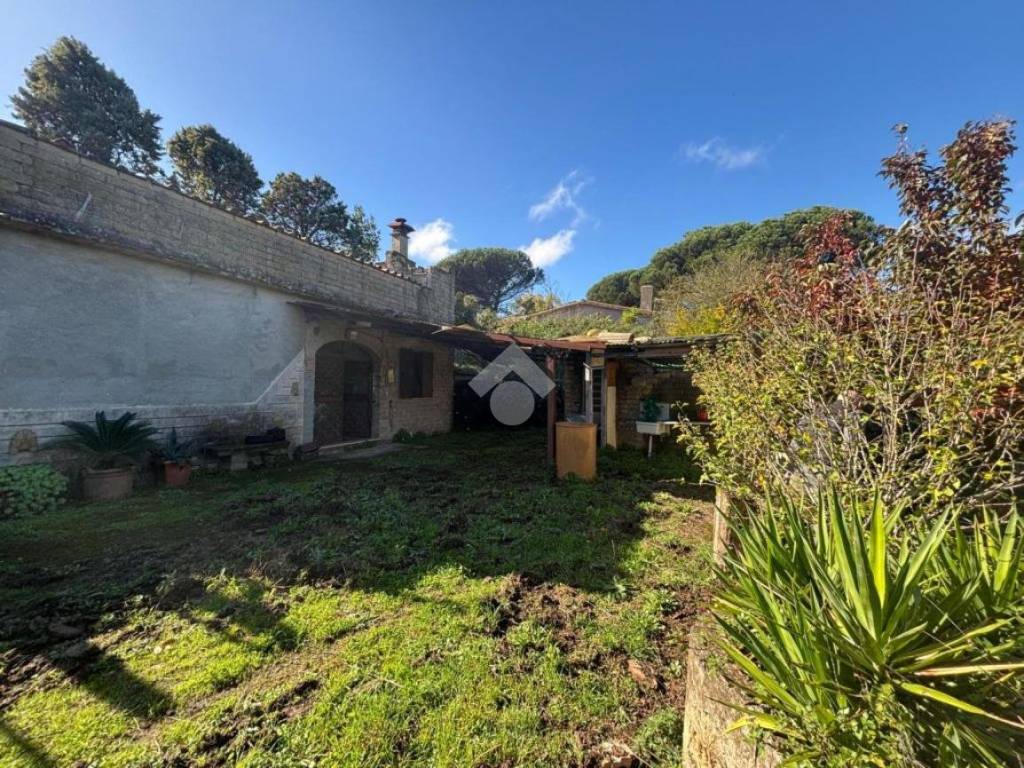 Casa indipendente a Castelnuovo di porto in VIA MONTE CUCCO, 27 - Foto 3