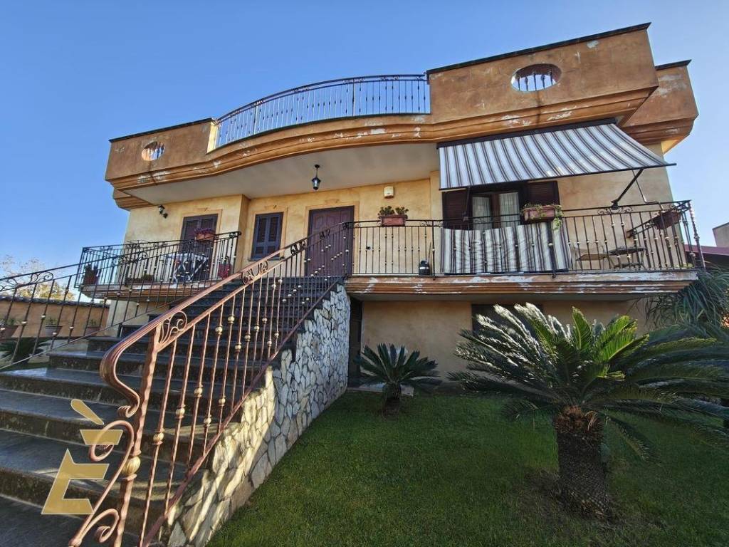 Villa a Giugliano in campania in Via Grotta dell' Olmo, 19 - Foto 2