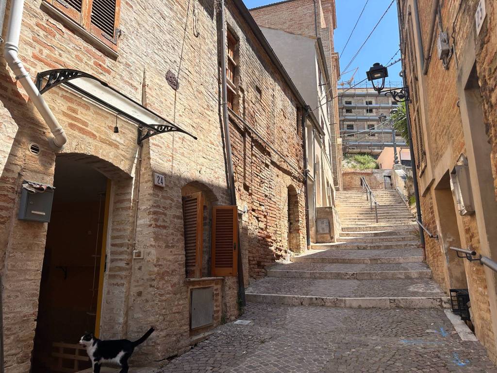 Casa indipendente a Monsampolo del tronto in Via Fratelli Cairoli, 24 - Foto 2