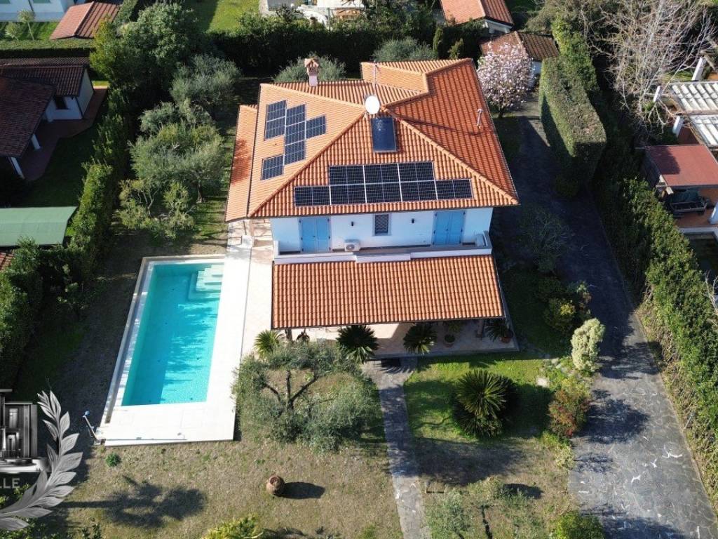 Villa a Pietrasanta in via Bellini, 95 - Foto 2