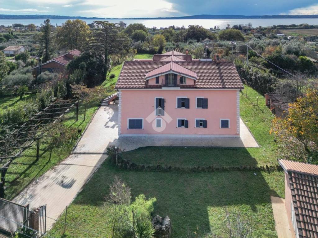 Villa a Bracciano in Via della acquarelle, 3 - Foto 2