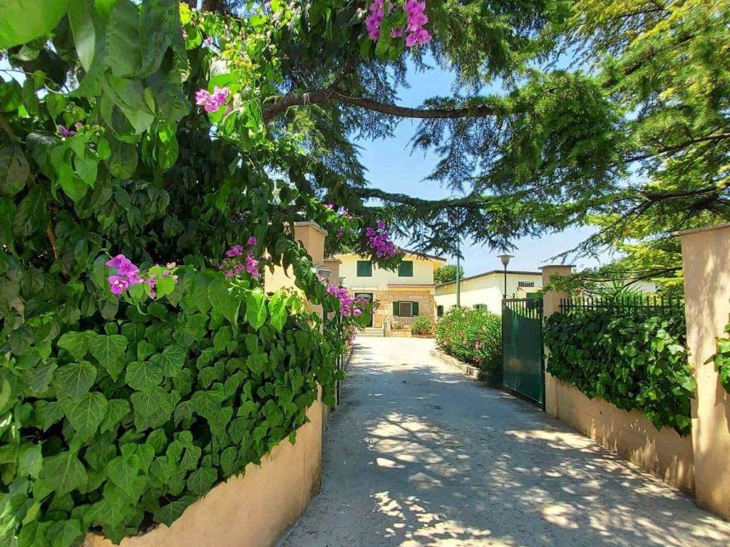 Villa a Andria in Via Monte Faraone - Foto 5