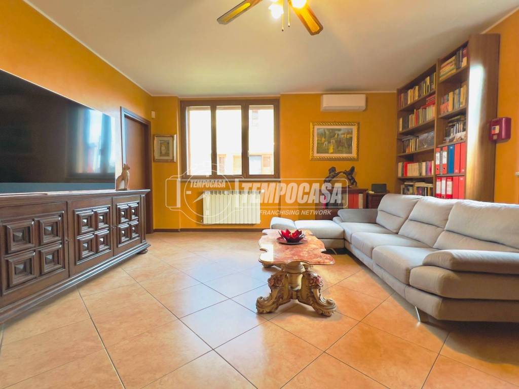 Villa a Lonate pozzolo in Via della Resistenza - Foto 4