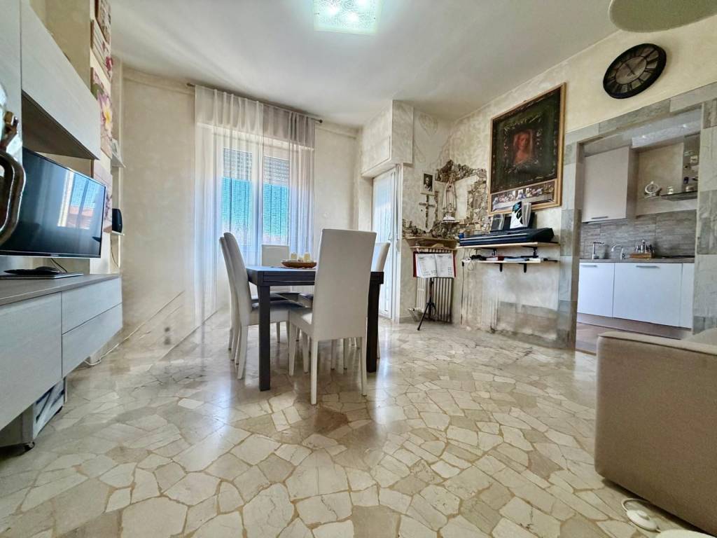Appartamento a Olgiate comasco in Via Achille Grandi - Foto 4