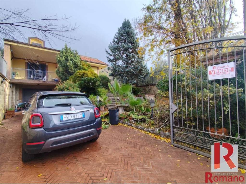 Villa a Castel morrone in via Abbatella, 10 - Foto 2