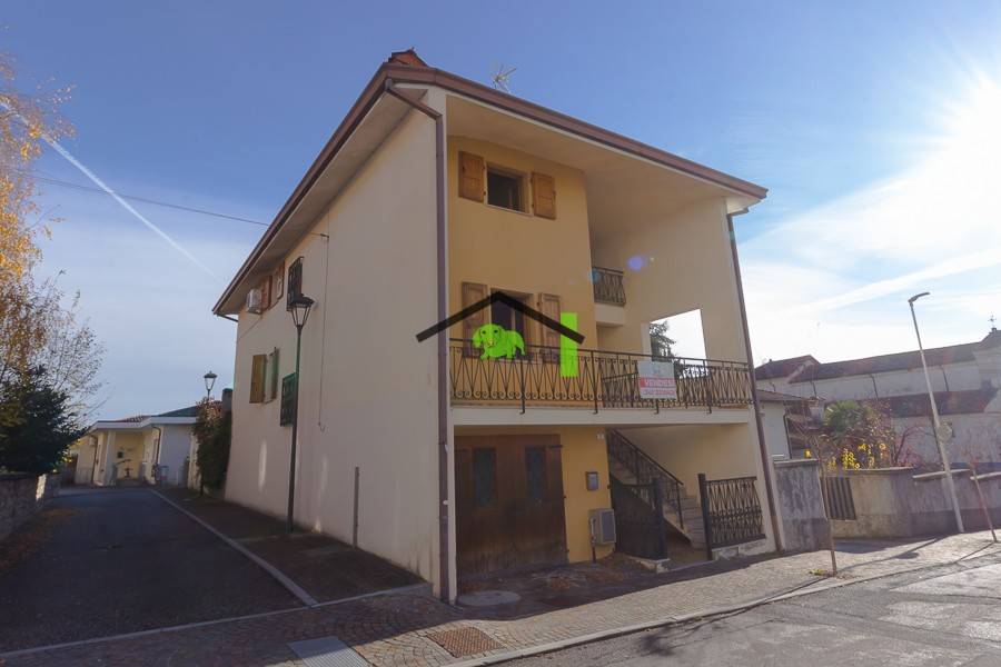 Villa a Pinzano al tagliamento in Viale Vittorio Veneto, 1 - Foto 2