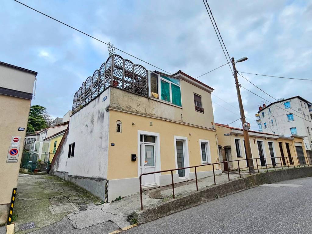 Appartamento a Trieste in Strada Vecchia dell'Istria, 46 - Foto 2
