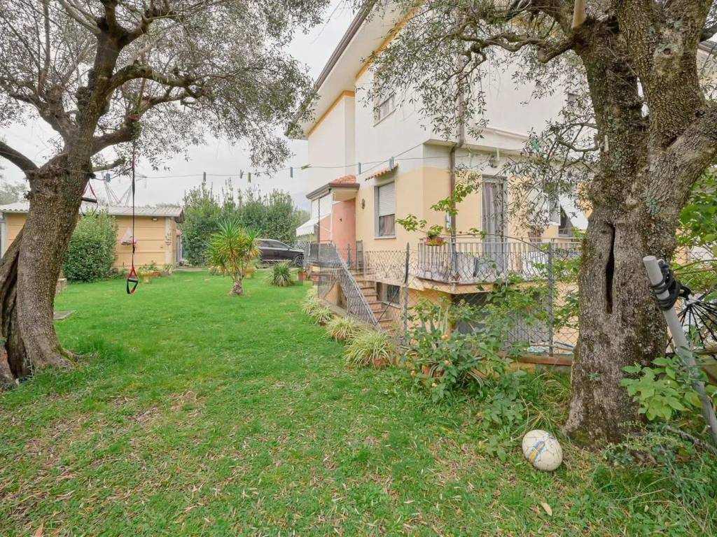 Villa a Seravezza in Via Borgo Terrinchesi, - Foto 2