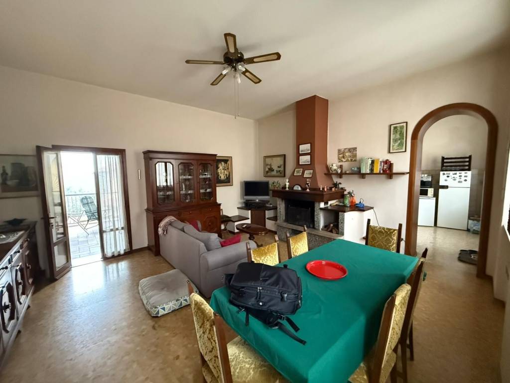 Appartamento a Comabbio in Via Giuseppe Garibaldi, 830 - Foto 2