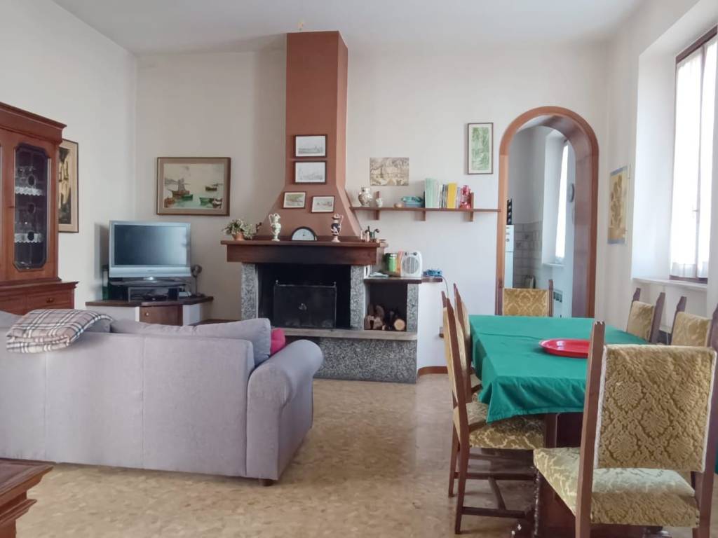 Appartamento a Comabbio in Via Giuseppe Garibaldi, 830 - Foto 3